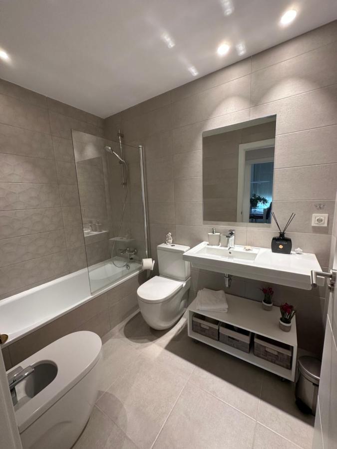 A Estrenar Amplio Con Piscina Y Parking Getxo Exterior foto